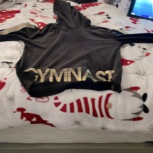 Brand is from justice and the size is 8 matching pants are on my page